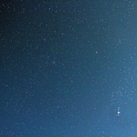 オリオン星座を横切る流星