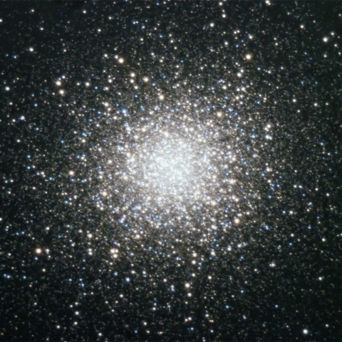 住宅街から撮影したM13