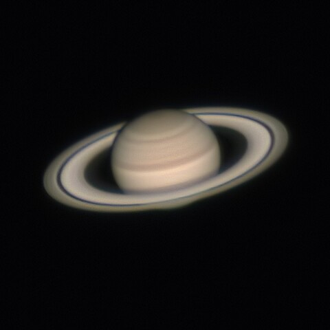 住宅街から撮影した土星です。