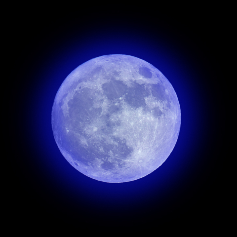 住宅街から撮影したブルームーン