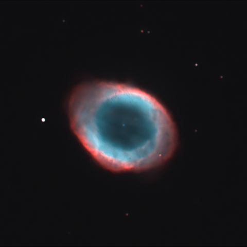 住宅街から撮影した こと座のM57 環状星雲