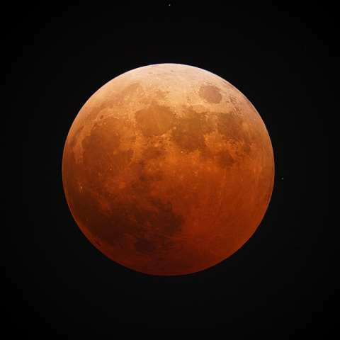 住宅街から撮影した 皆既月食