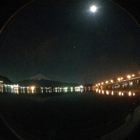 逆さ富士と冬の大三角