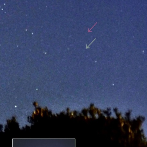 街中でレナード彗星(画像部分拡大)訂正版