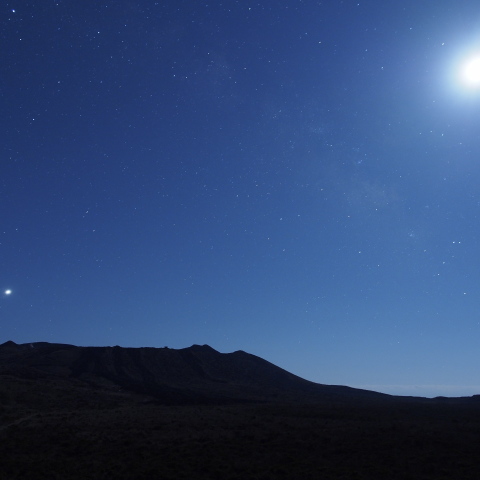 月明かりの三原山