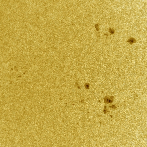 1月06日の太陽 白色光 擬似カラー版