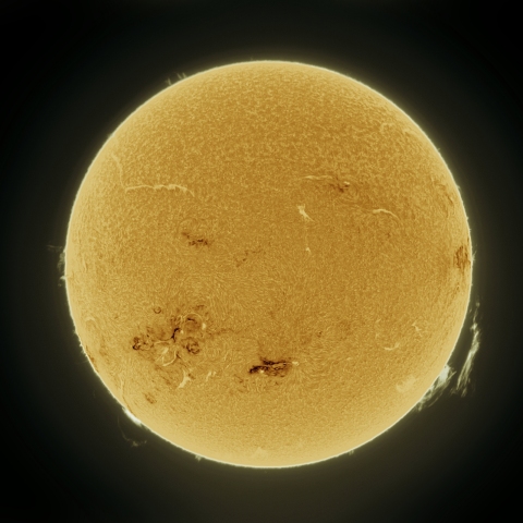 8月04日の太陽 Ha 擬似カラー版