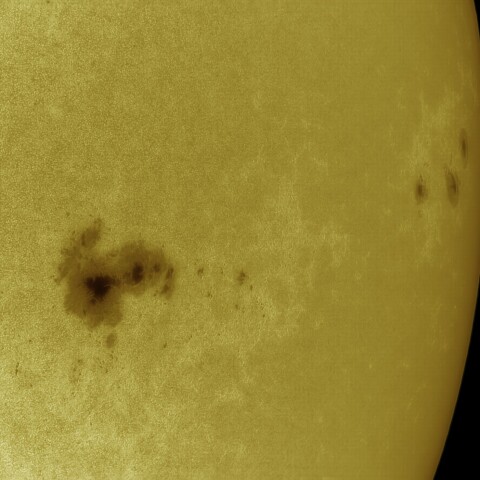 8月13日の太陽 白色光 擬似カラー版