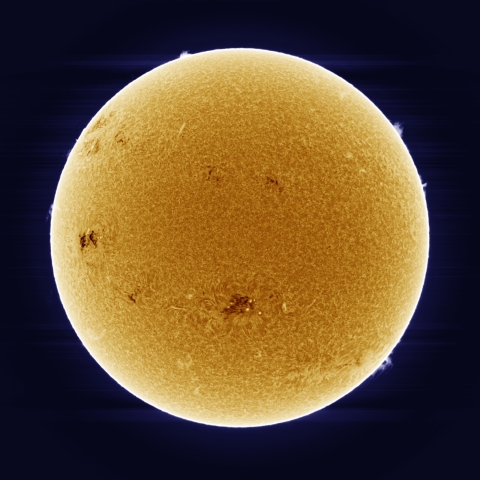 5月15日の太陽擬似カラー版