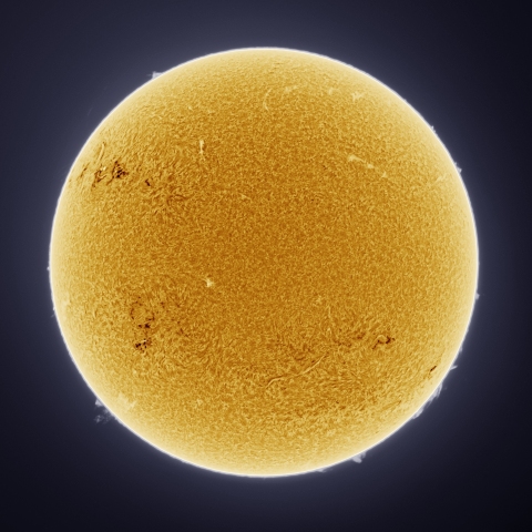 6月12日の太陽 擬似カラー版