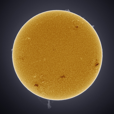 8月27日の太陽 Ha 擬似カラー版