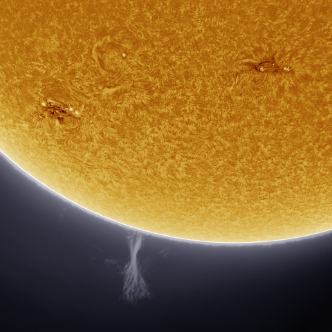 8月27日の太陽 Ha 擬似カラー版
