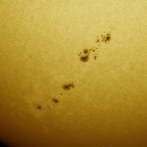 9月24日の太陽 白色光 擬似カラー版