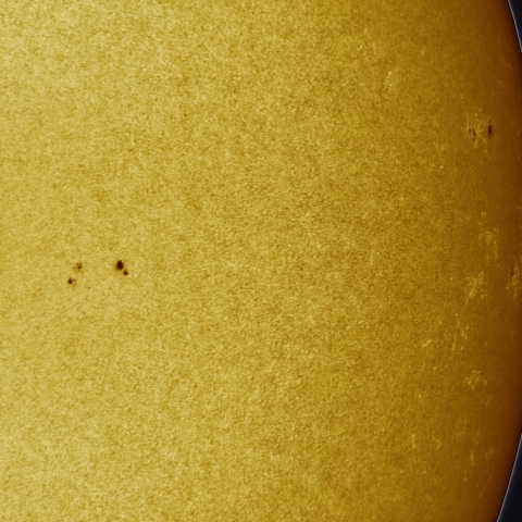 10月23日の太陽 白色光 擬似カラー版