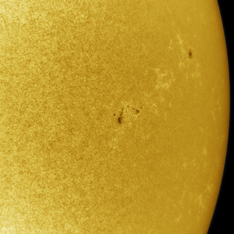 11月27日の太陽 白色光 擬似カラー版