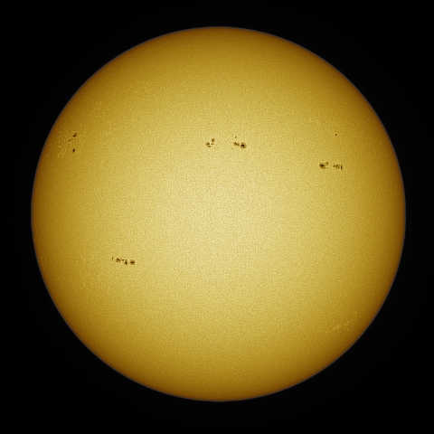 01月01日の太陽 白色光 擬似カラー版
