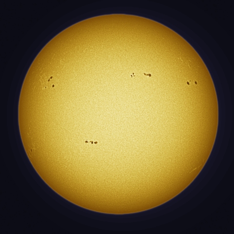 01月02日の太陽 白色光 擬似カラー版