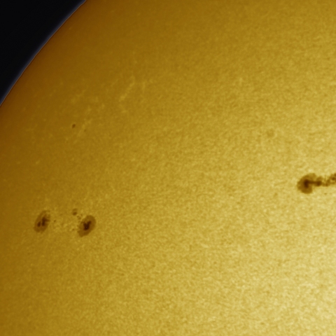 01月02日の太陽 白色光 擬似カラー版