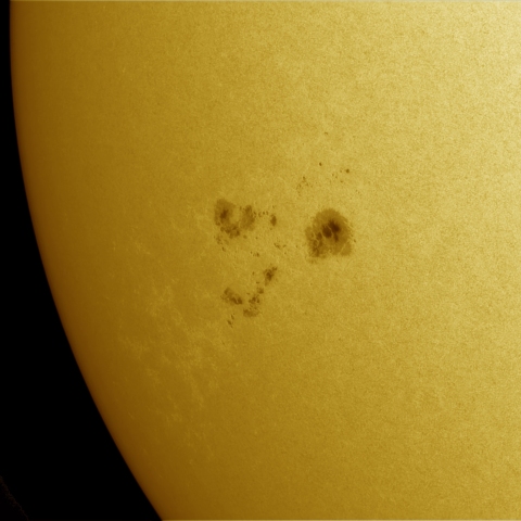 01月08日の太陽 白色光 擬似カラー版