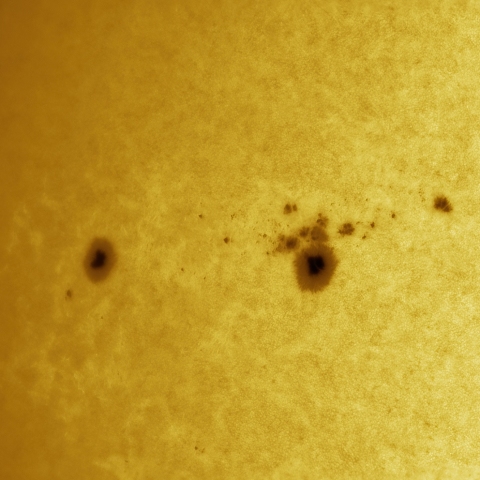 02月12日の太陽 白色光 擬似カラー版
