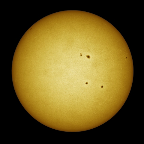 02月17日の太陽 白色光 擬似カラー版