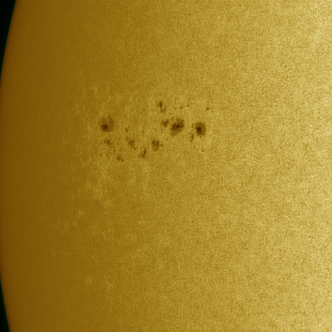 04月09日の太陽 白色光 擬似カラー版