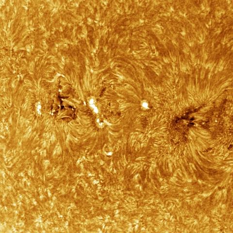 04月16日の太陽 Ha 擬似カラー版
