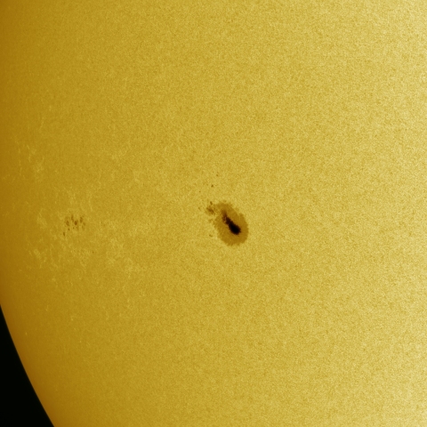 05月21日の太陽 白色光 擬似カラー版