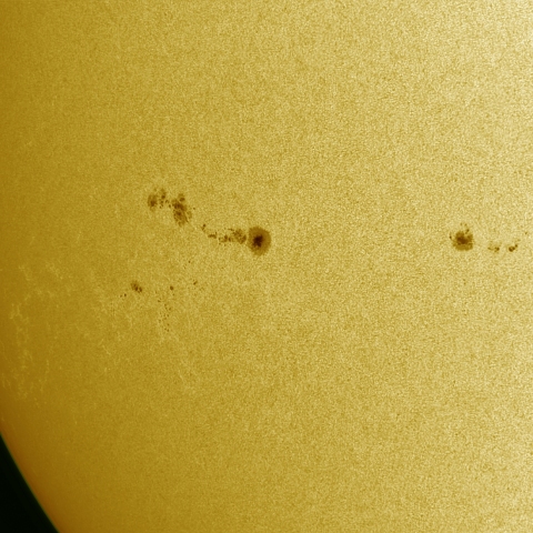 06月17日の太陽 白色光 擬似カラー版