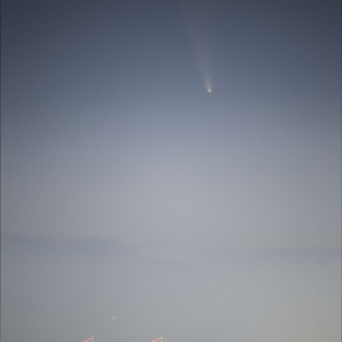 明石海峡大橋と紫金山・アトラス彗星