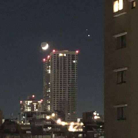 細い月と木星と土星