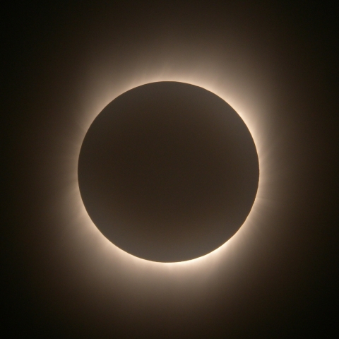 薄曇りの皆既日食2