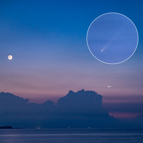 地球照と紫金山・アトラス彗星