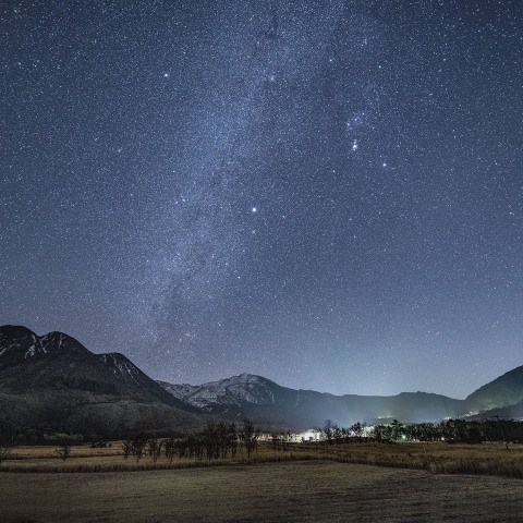 久住高原と冬の銀河