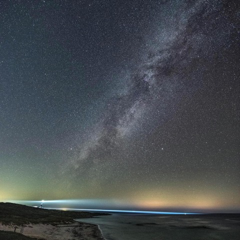 角島灯台と夏の銀河