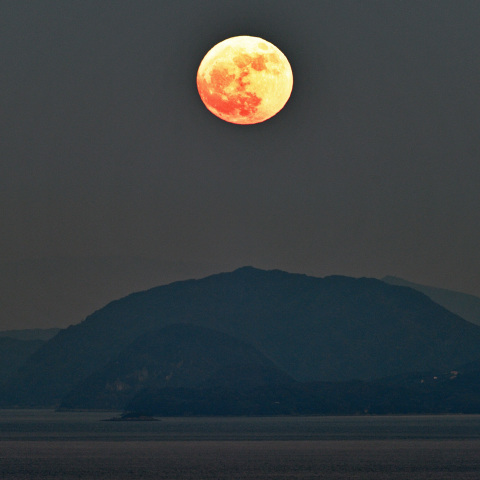 スーパームーン