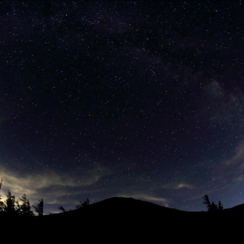 富士山頂を囲む天の川