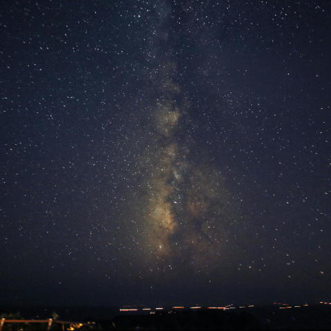 海から立ち上がる天の川