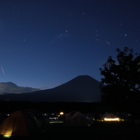 ペルセウス座流星群と富士山