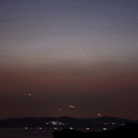 日周運動で沈み行くパンスターズ彗星