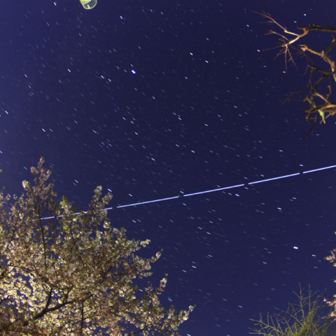 「清明」の朝(4/05)のISSと桜