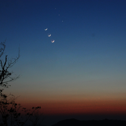 今夕(5/12)の西空の月と木星と金星