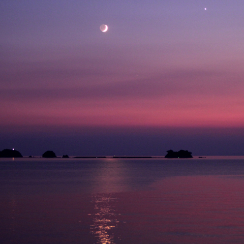 今夕(8/10)の月と金星