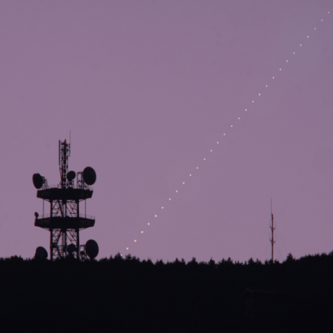 山上鉄塔付近から昇る水星