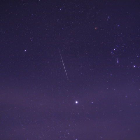 冬の大三角の中のイリジウムフレアと「はやぶさ２」