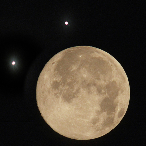 金星と木星と十六夜の月