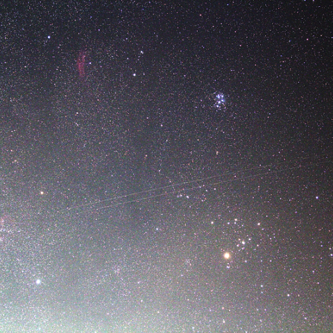 おうし座付近を並走するNOSS衛星