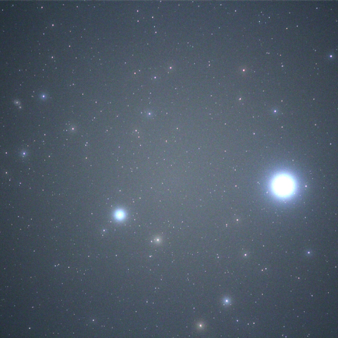 カタリナ彗星と子持ち銀河