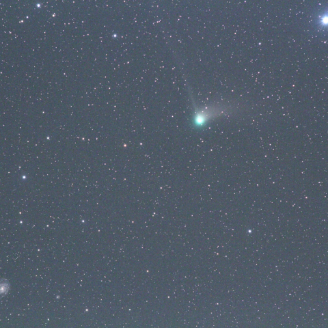 カタリナ彗星と回転花火銀河