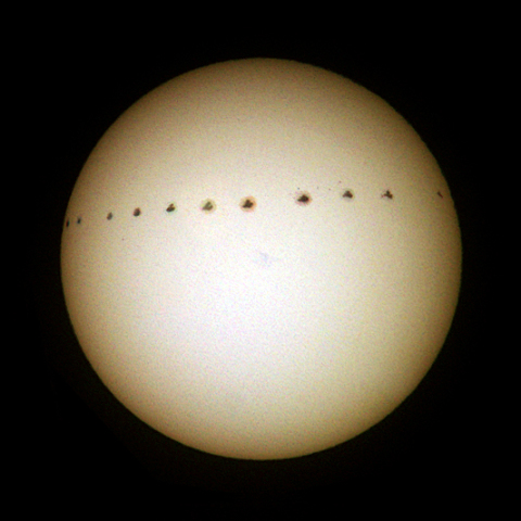 4/8～4/19の肉眼的黒点群の動き